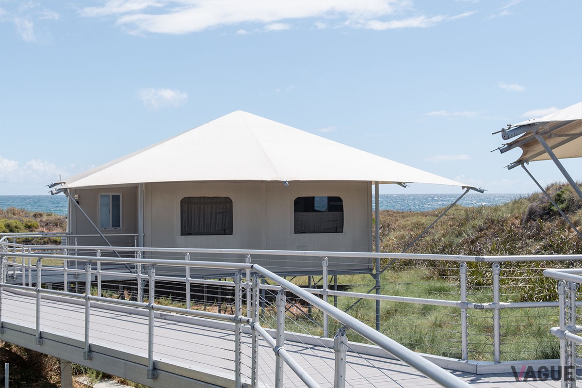 環境に配慮したリゾート「ディスカバリー・ロットネスト・アイランド」にあるグランピングテント