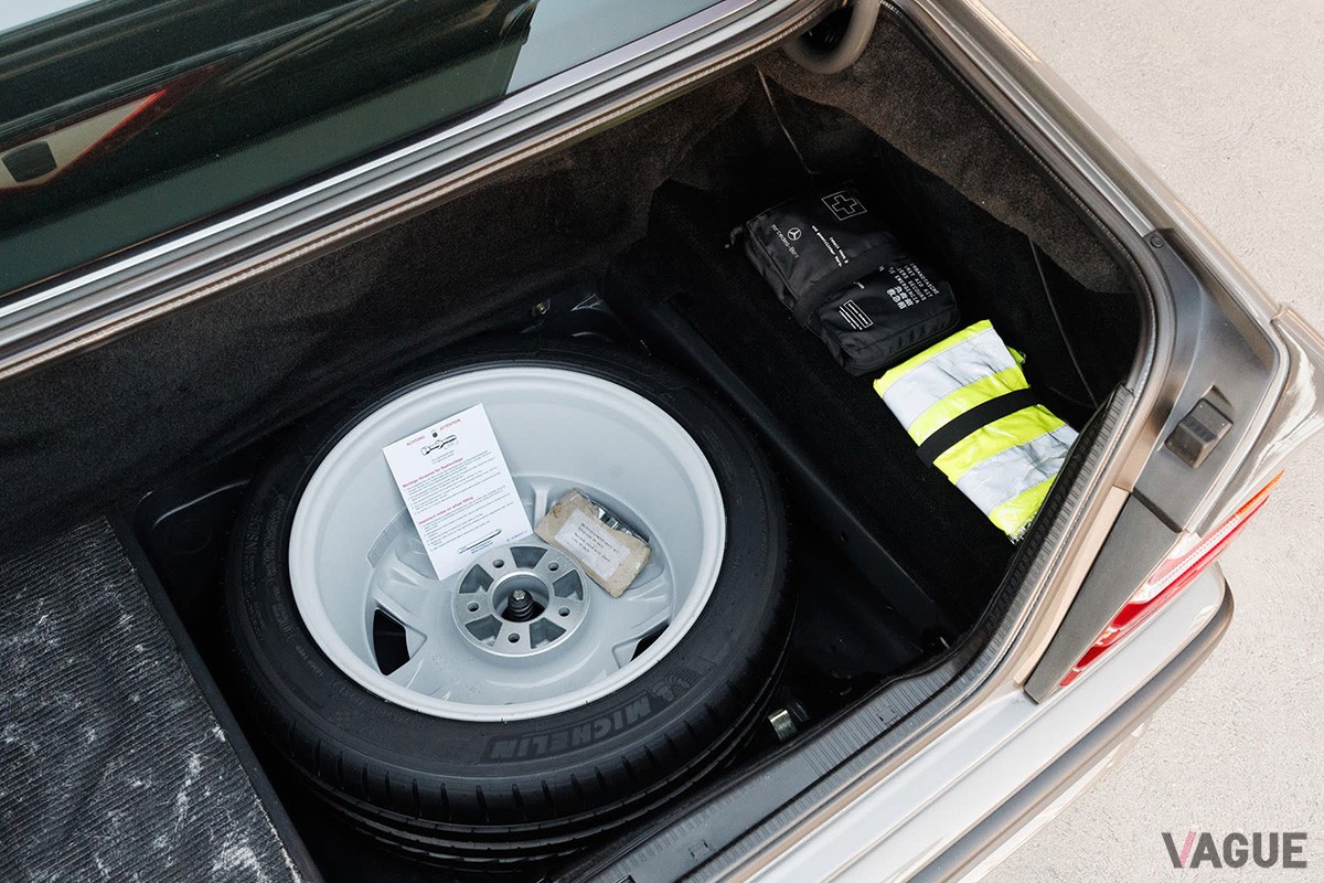 C124型の「300CE」をベースとする“ハンマークーペ”ことAMG「300CE 6.0-4V ハンマー ワイドバージョン」（C）ClassicDriver.com