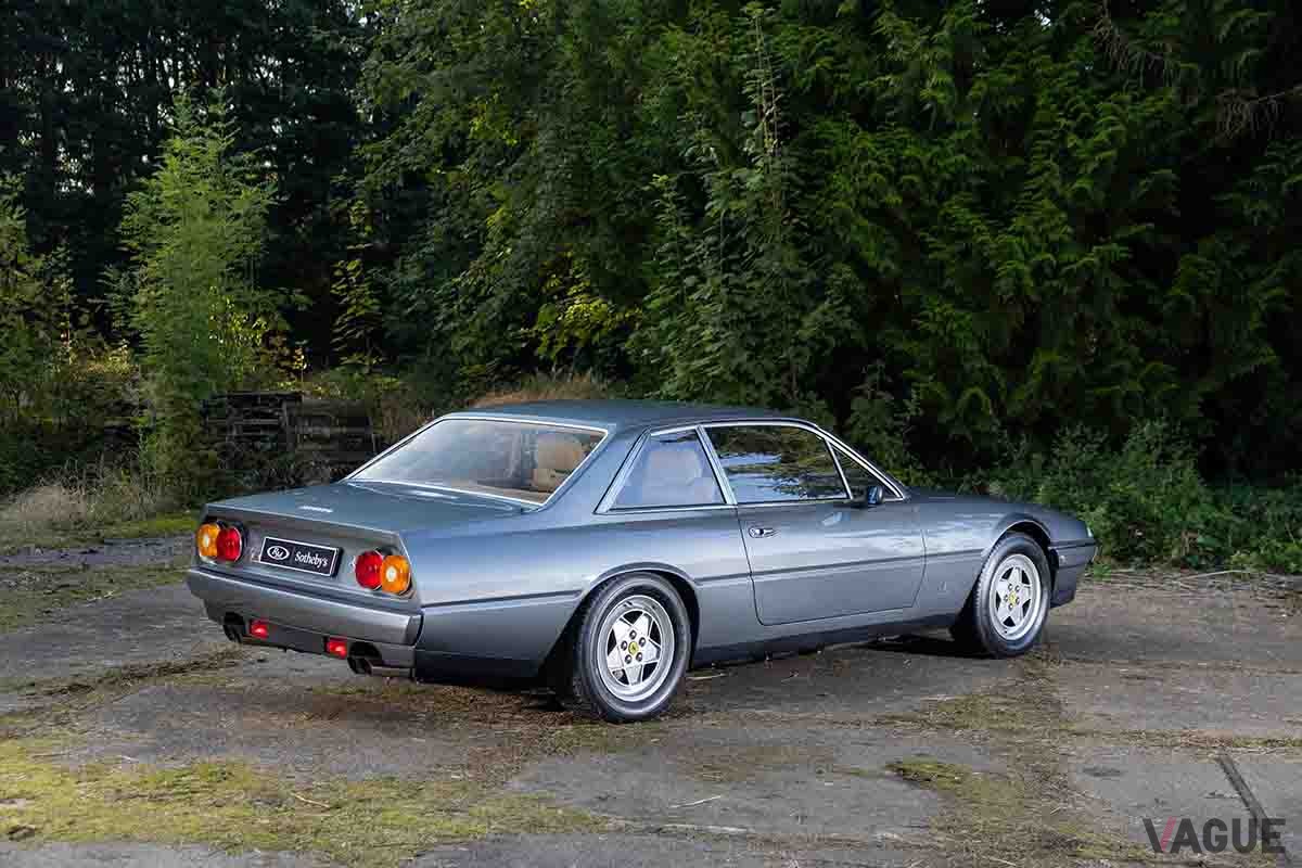 12万750ユーロ（日本円で約1946万円）で落札された1985年式フェラーリ「412」Simon Clay(c)2024 Courtesy of RM Sotheby's
