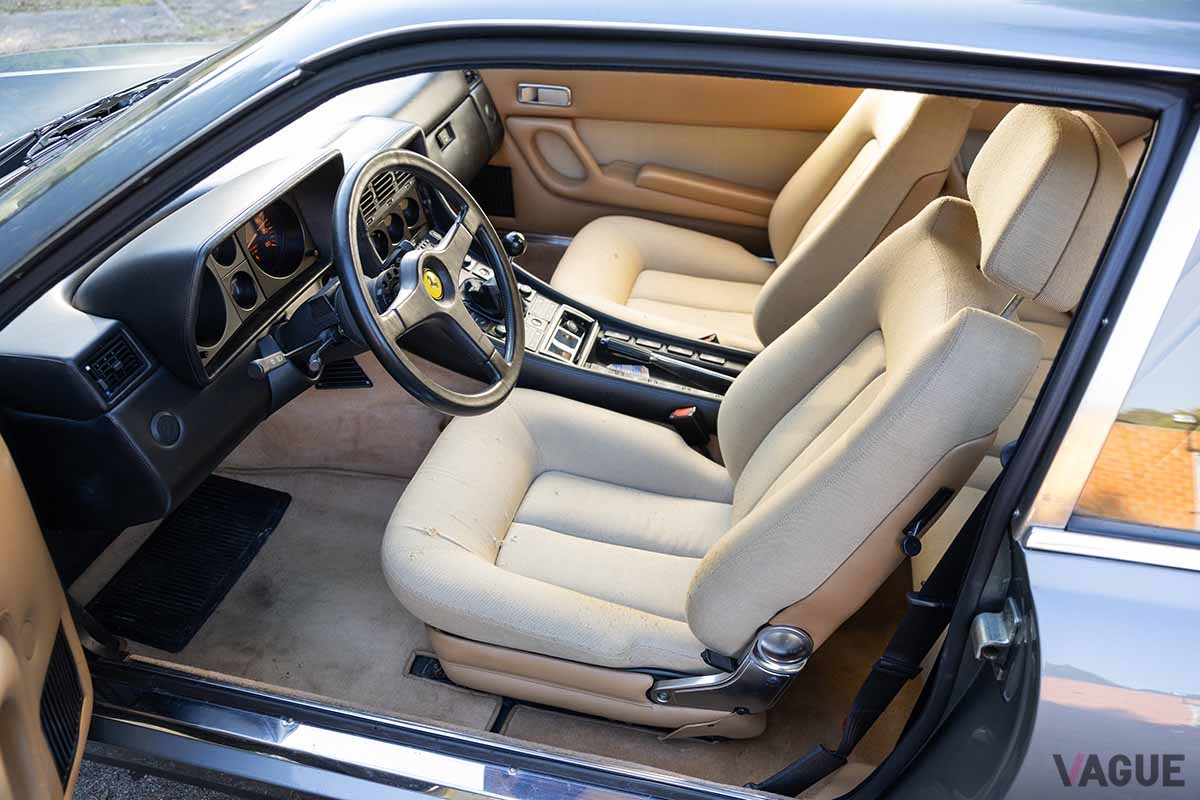 12万750ユーロ（日本円で約1946万円）で落札された1985年式フェラーリ「412」Simon Clay(c)2024 Courtesy of RM Sotheby's