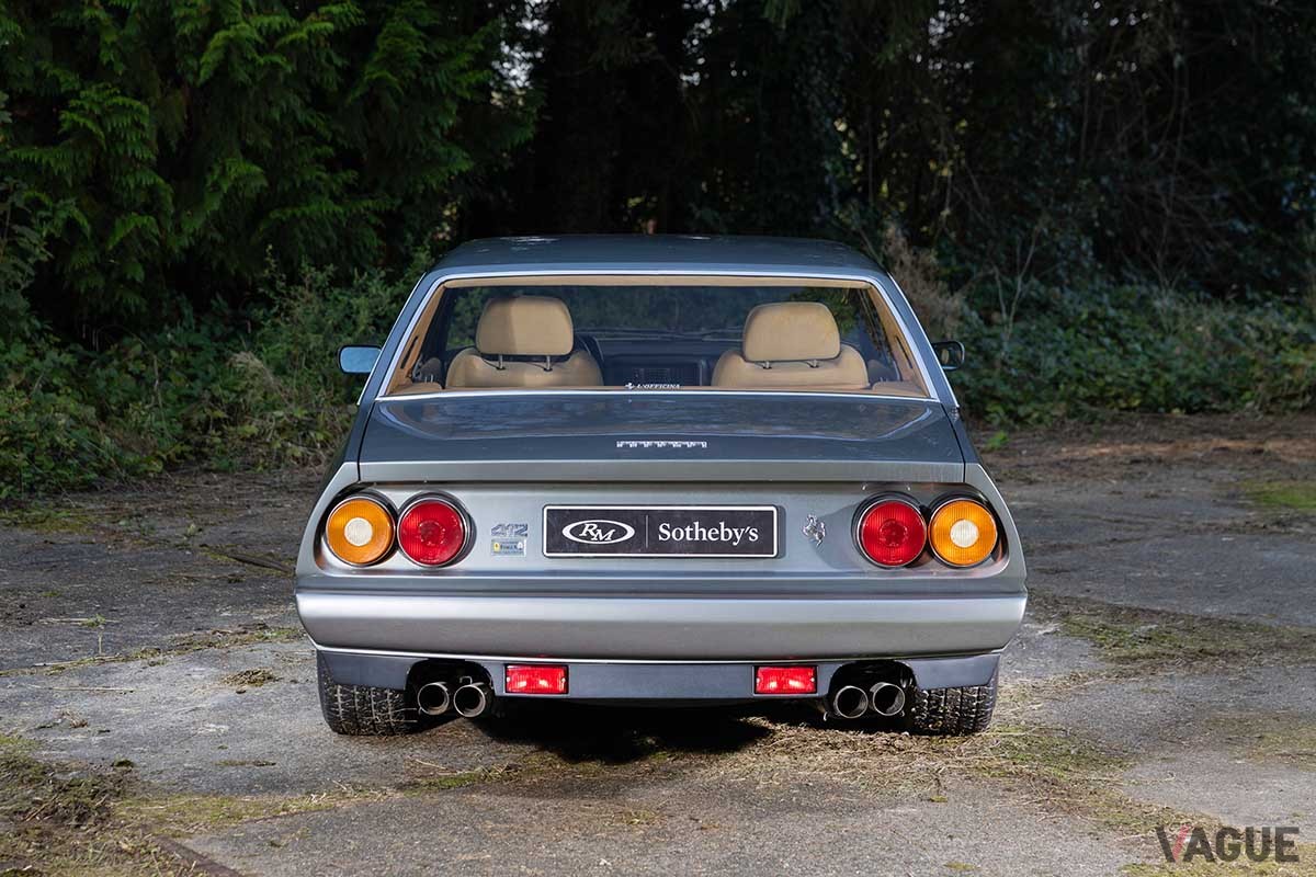 12万750ユーロ（日本円で約1946万円）で落札された1985年式フェラーリ「412」Simon Clay(c)2024 Courtesy of RM Sotheby's
