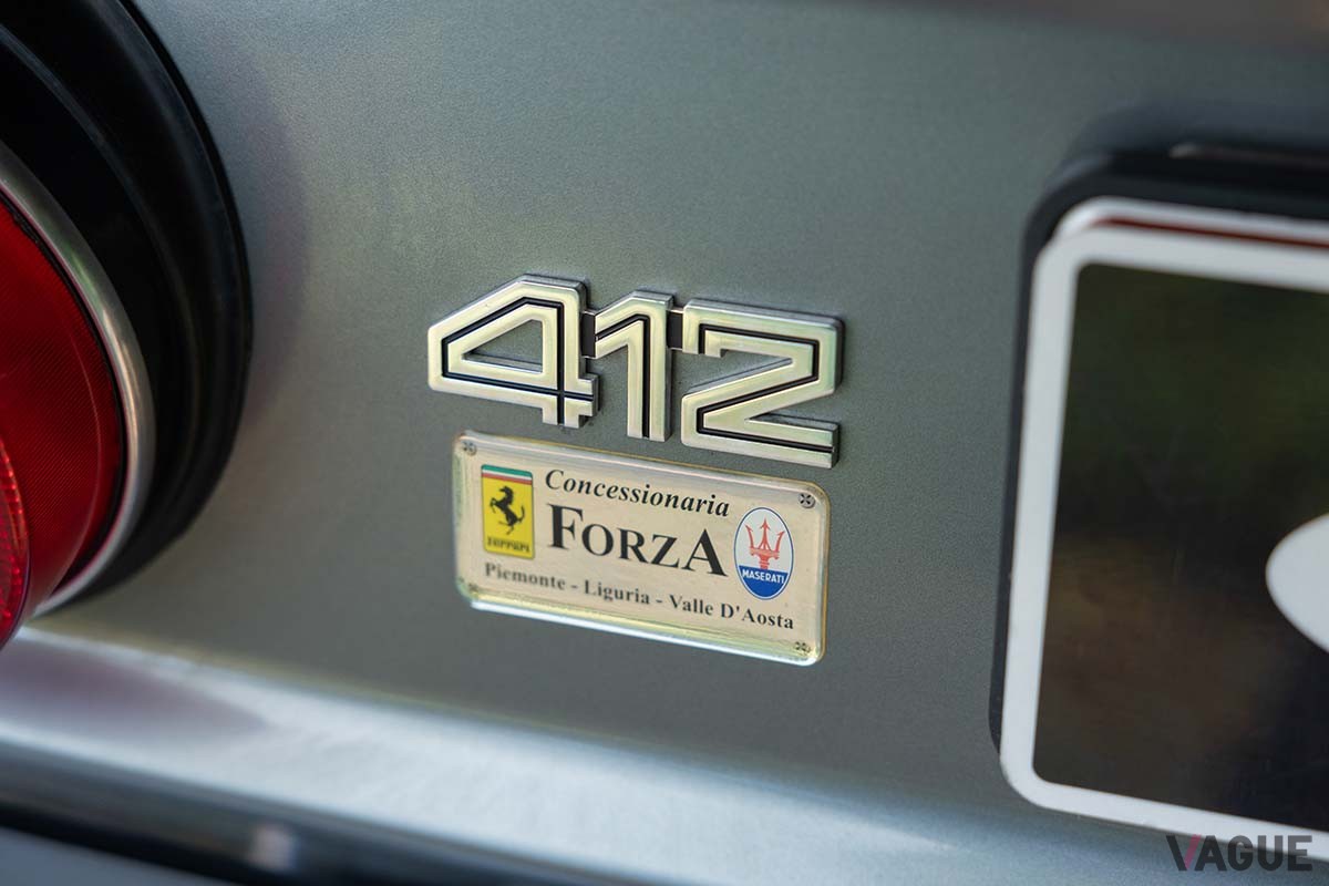 12万750ユーロ（日本円で約1946万円）で落札された1985年式フェラーリ「412」Simon Clay(c)2024 Courtesy of RM Sotheby's