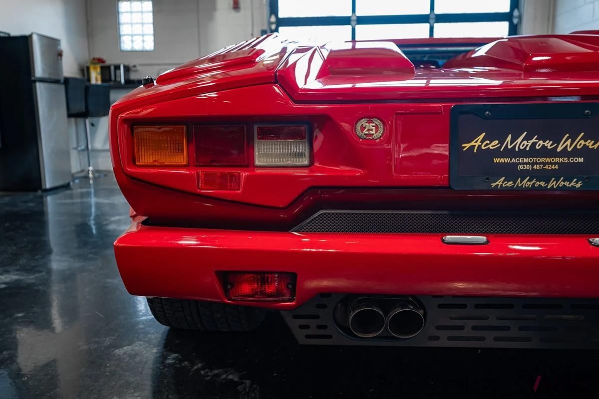 米国オークションに登場、55万ドル（日本円で約8000万円）で落札された1990年式ランボルギーニ「カウンタック 25thアニバーサリー」