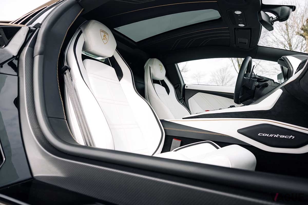 オークションに登場したランボルギーニ「カウンタックLPI-800」のインテリア Keno Zache ©2023 Courtesy of RM Sotheby's