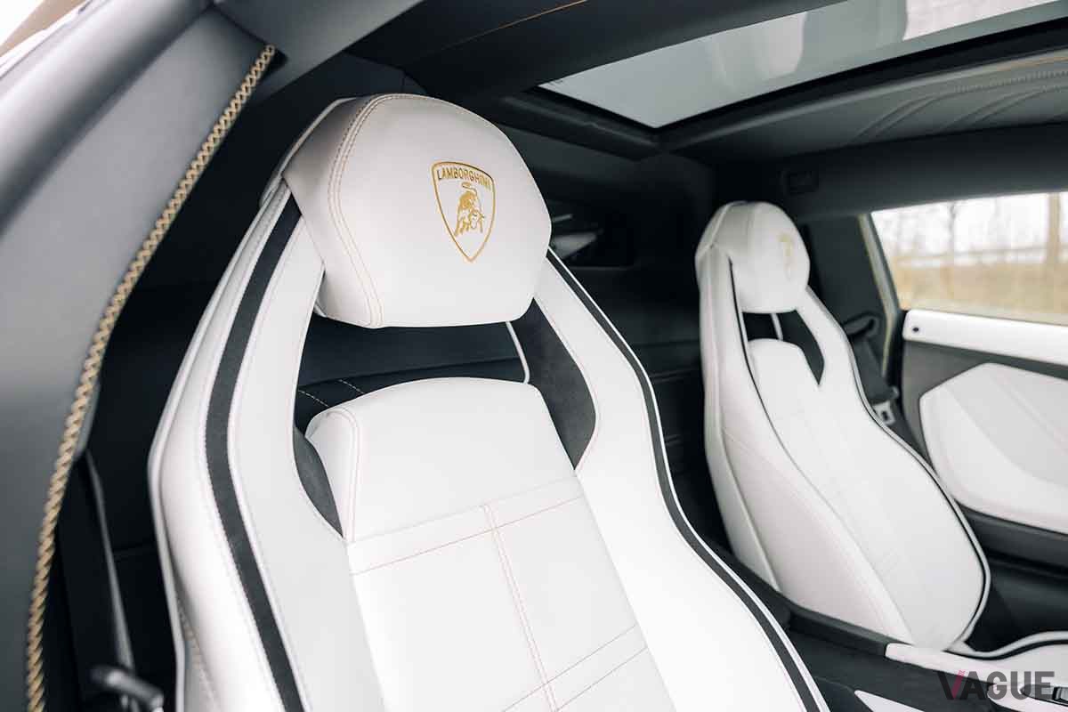 オークションに登場したランボルギーニ「カウンタックLPI-800」のインテリア Keno Zache ©2023 Courtesy of RM Sotheby's