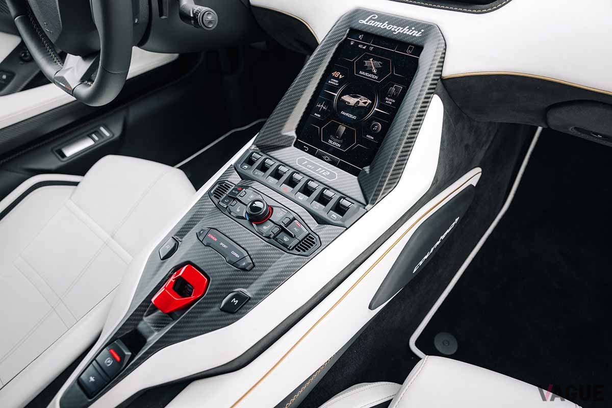 オークションに登場したランボルギーニ「カウンタックLPI-800」のインテリア Keno Zache ©2023 Courtesy of RM Sotheby's