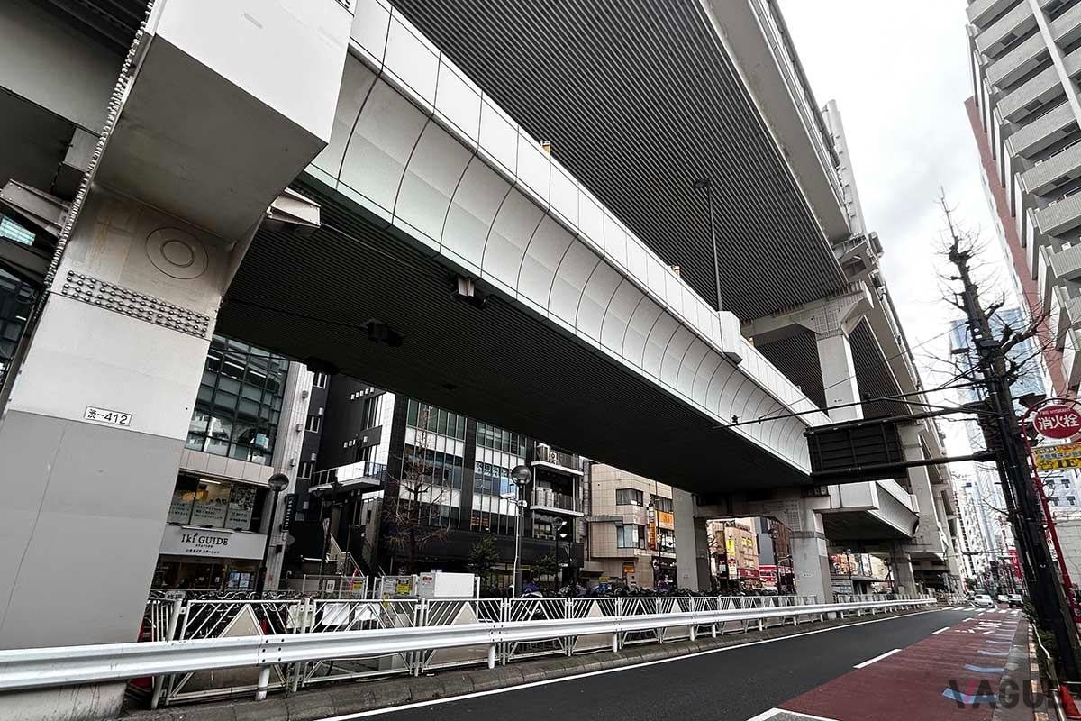 高架と地上など、道路が上下に併走するときにグーグルマップは自車位置を誤認識しやすい