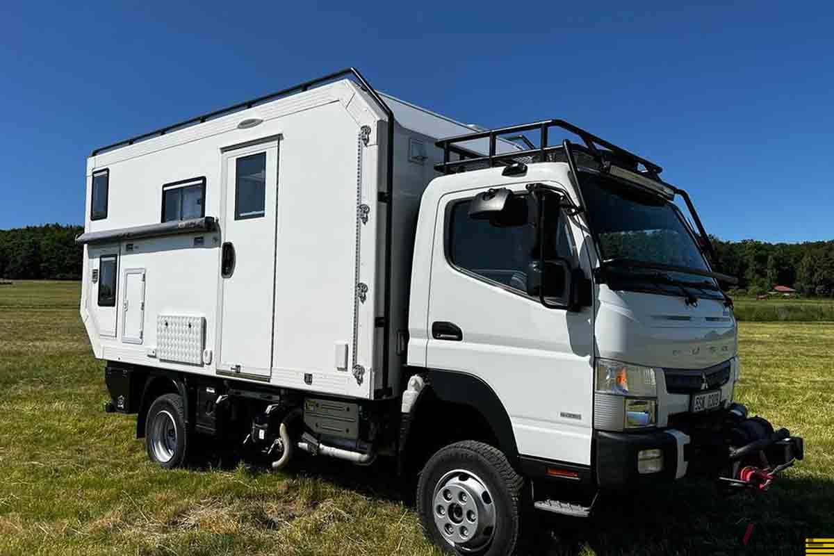  欧州のオークションに登場した三菱ふそう「キャンター」ベースのキャンピングカー