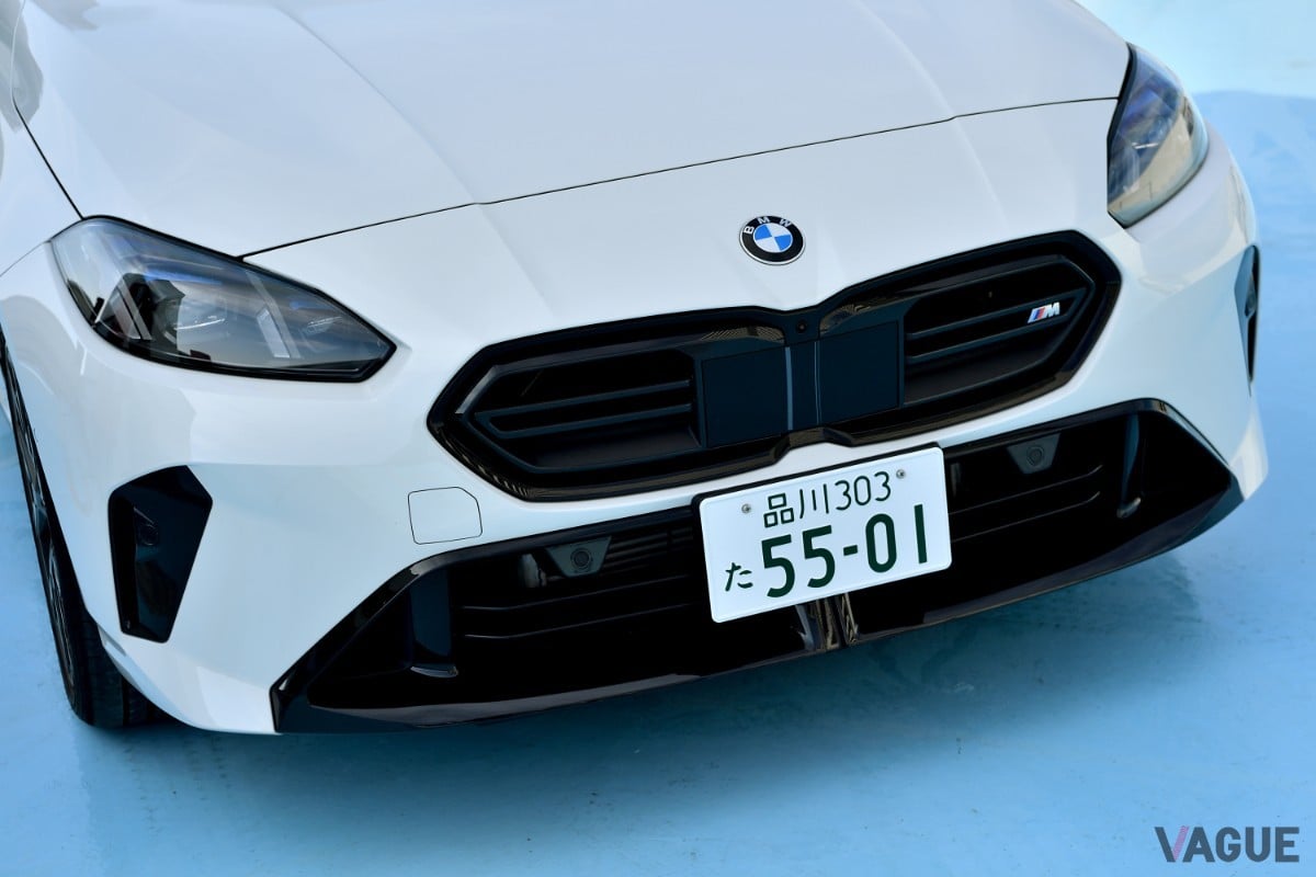 M135 xDriveのボディサイズは、全長4370mm×全幅1800mm×全高1450mm、ホイールベースは2670mm