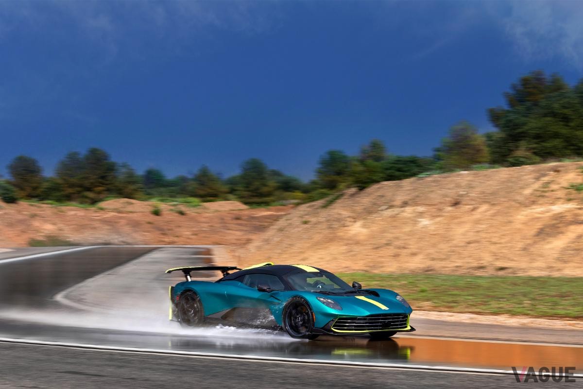 アストンマーティンのハイブリッドスーパーカー「ヴァルハラ」