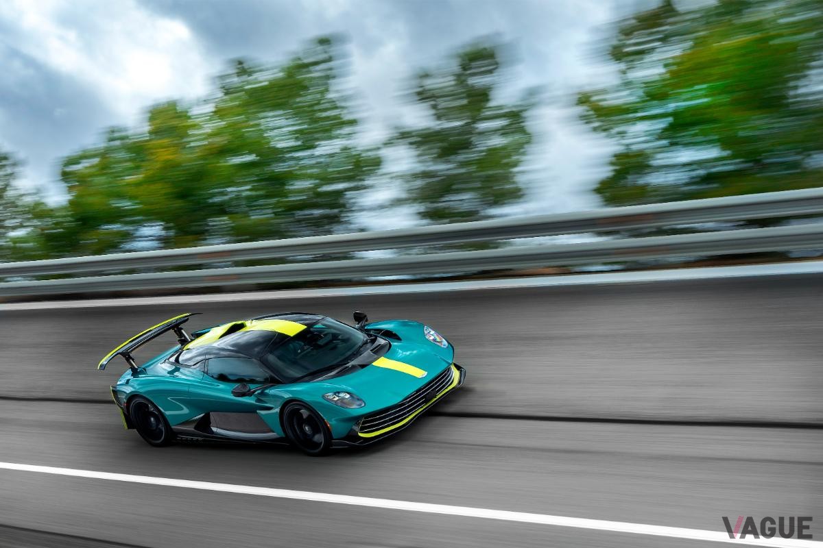 アストンマーティンのハイブリッドスーパーカー「ヴァルハラ」