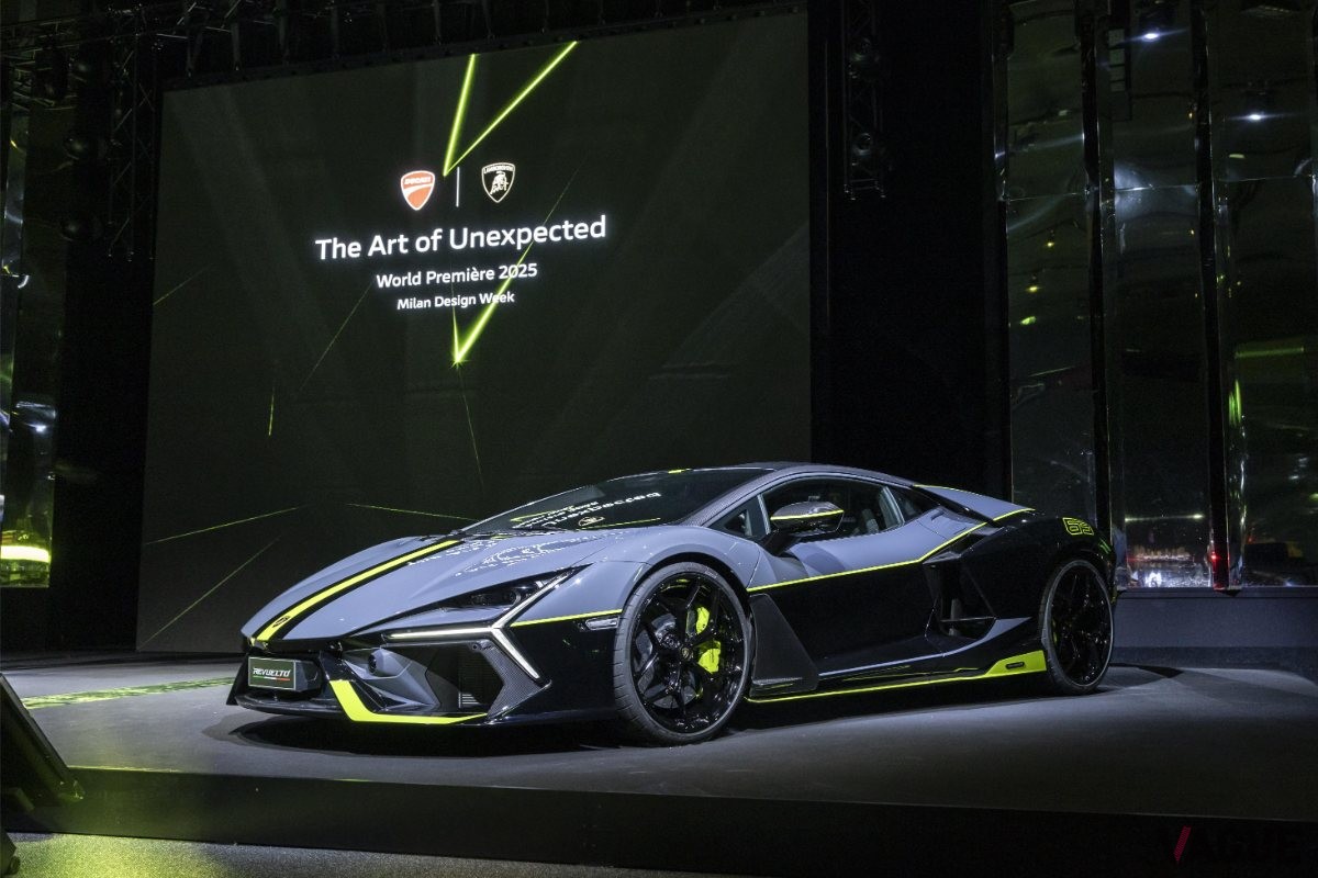 ドゥカティ限定バイク「パニガーレ V4 ランボルギーニ」とランボルギーニの特別仕様車「レヴエルト」