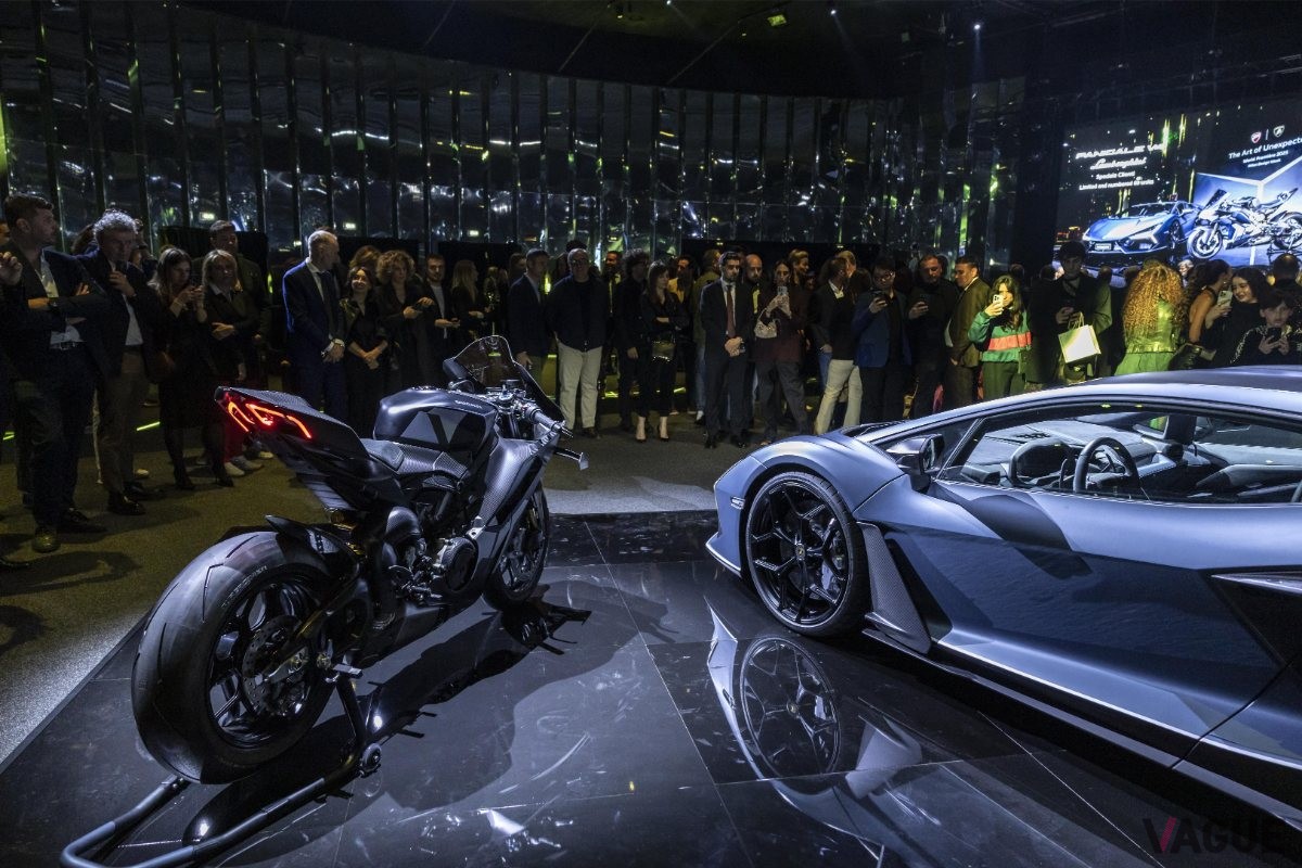 ドゥカティ限定バイク「パニガーレ V4 ランボルギーニ」とランボルギーニの特別仕様車「レヴエルト」