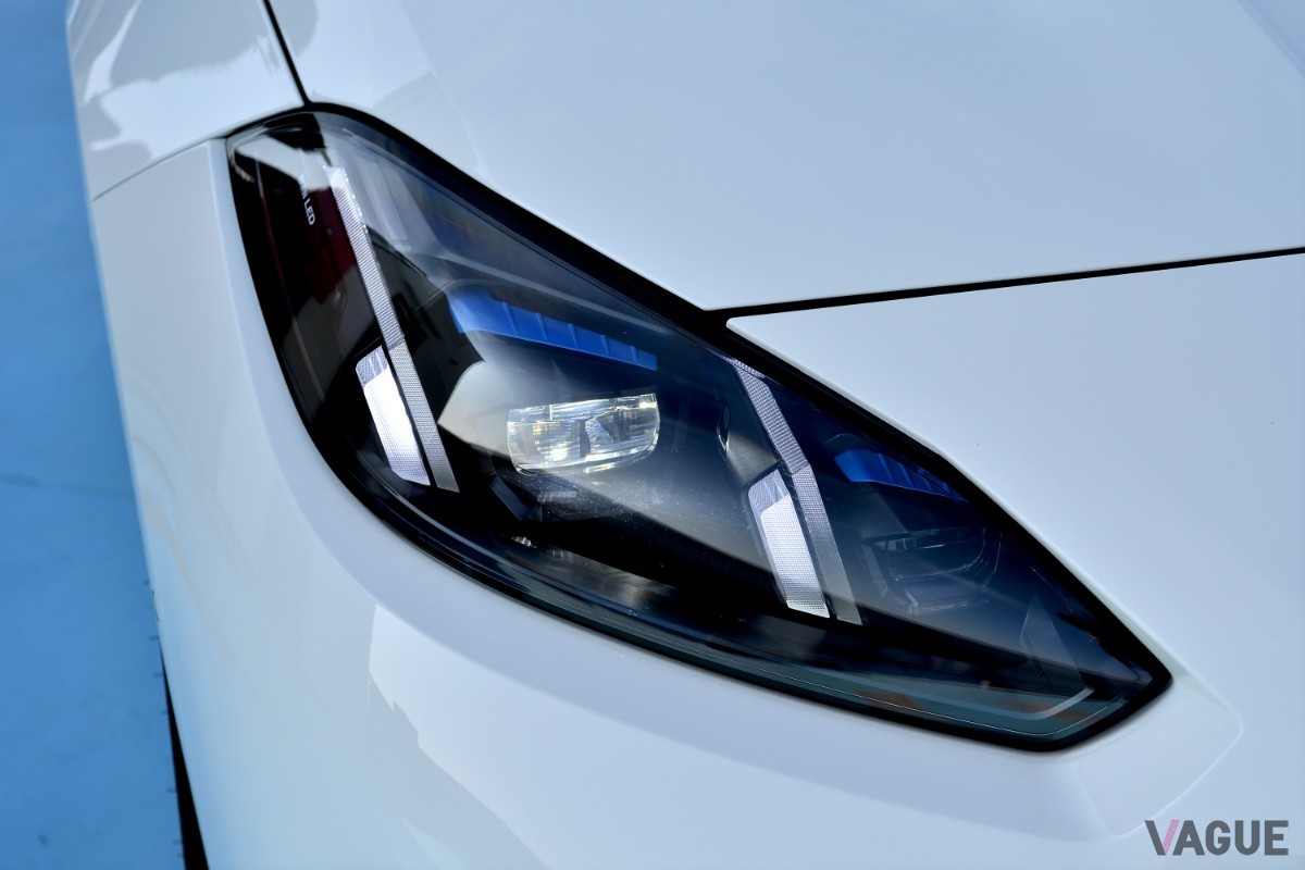 BMW新型「M135 xDrive」のLEDヘッドライト