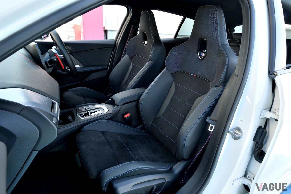 M135 xDriveのフロントシート