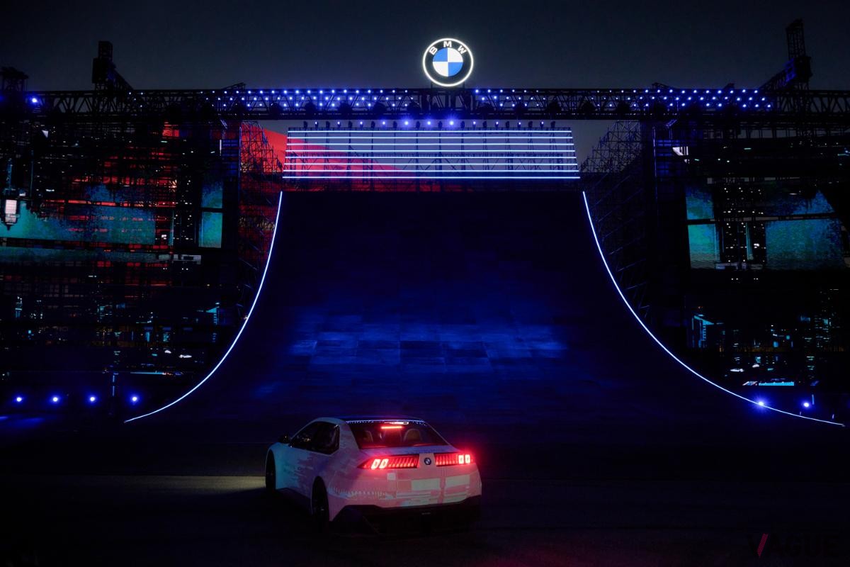 BMWが世界初公開したコンセプトカー「Vision Driving Experience」