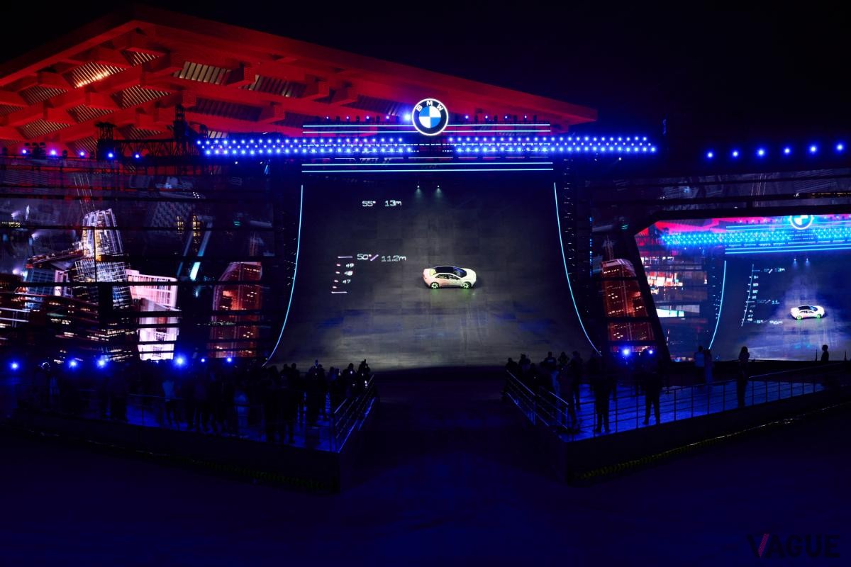 BMWが世界初公開したコンセプトカー「Vision Driving Experience」