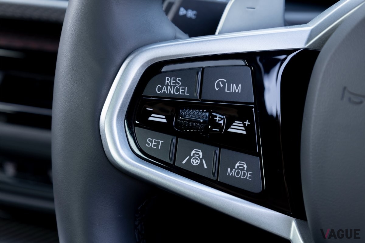 最新世代の安全機能・運転支援システム「ハンズ・オフ機能付き渋滞運転支援機能」が装備されています