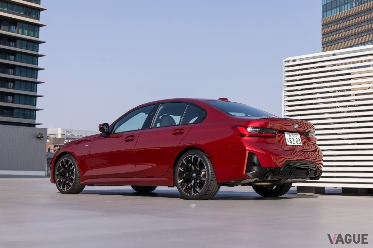 BMWデジタル・キーが標準装備され、車両のキーを持たずに対応のスマートフォンをドア・ハンドルにかざすことで、車両のロック解除・施錠が可能です。