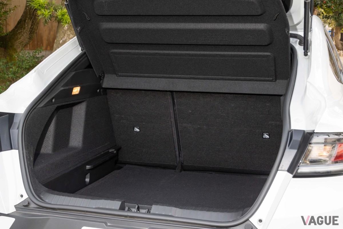 ルノー「アルカナ」の荷室