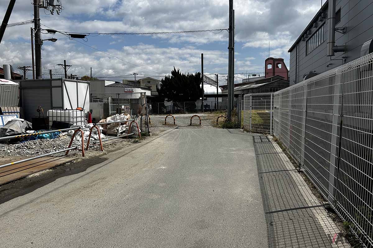 汐見橋線「木津川」駅につながる駅前道路