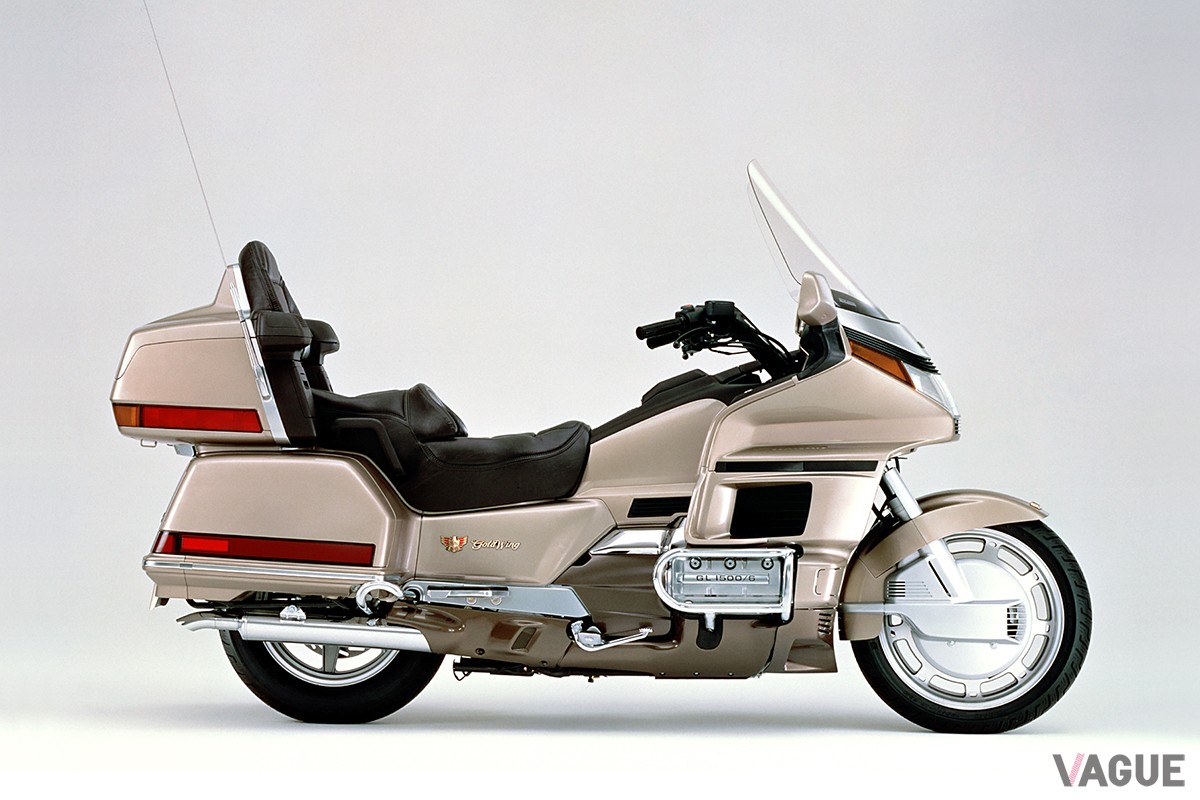 ホンダ「ゴールドウイング」が日本に初めて上陸したのは1988年4月のこと。、オハイオ州メアリーズビルのホンダオハイオ工場（HAM）で生産され、日本に輸入された。当寺の価格は万円だった