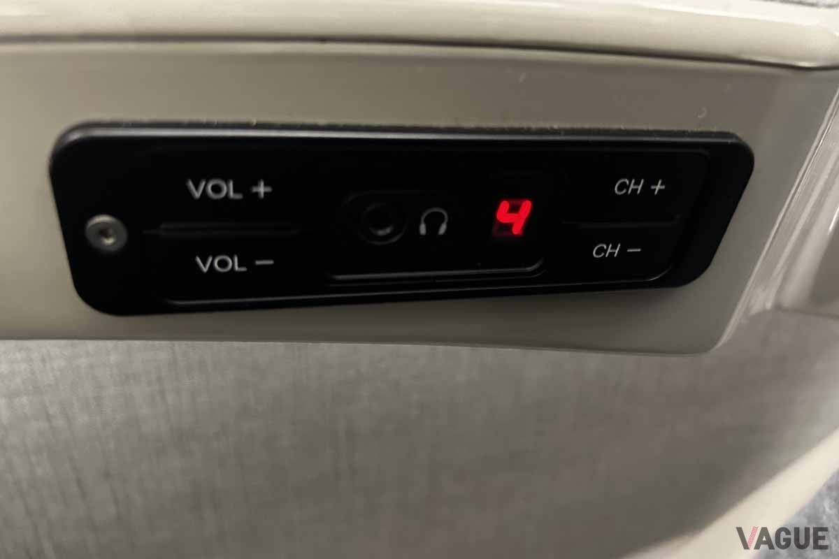 韓国の新型高速鉄道「KTX青龍」普通車座席には音楽が聞ける(？)プラグがあった