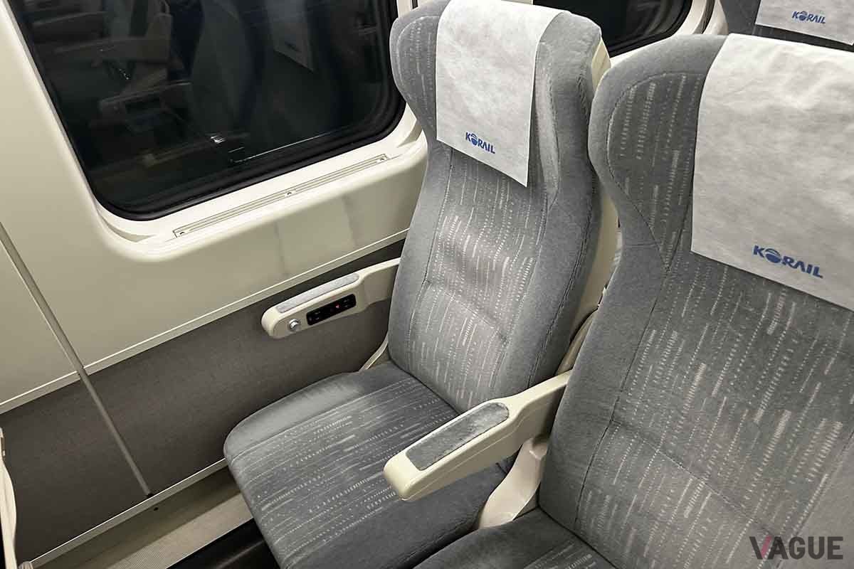 韓国の新型高速鉄道「KTX青龍」普通車座席