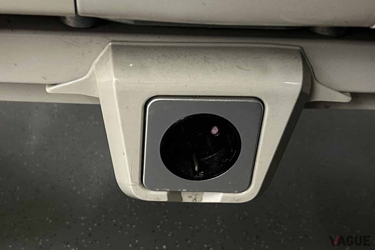 韓国の新型高速鉄道「KTX青龍」普通車座席のコンセント
