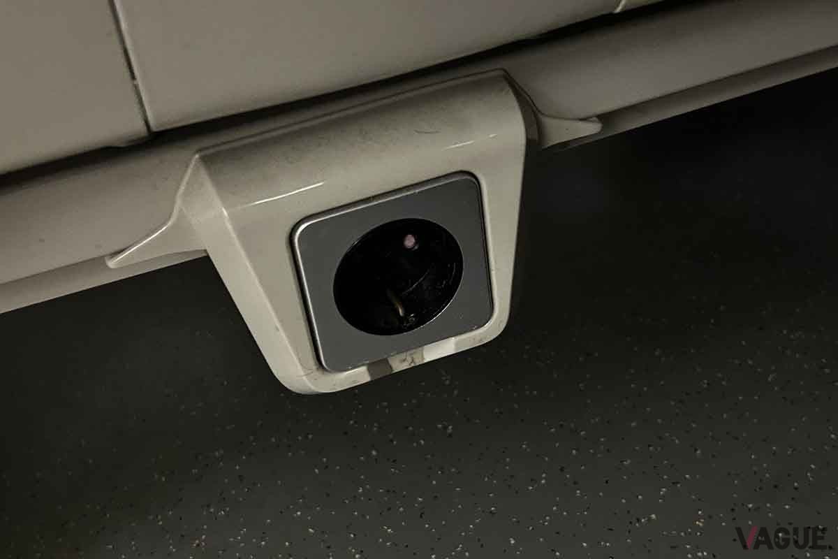 韓国の新型高速鉄道「KTX青龍」普通車座席のコンセント