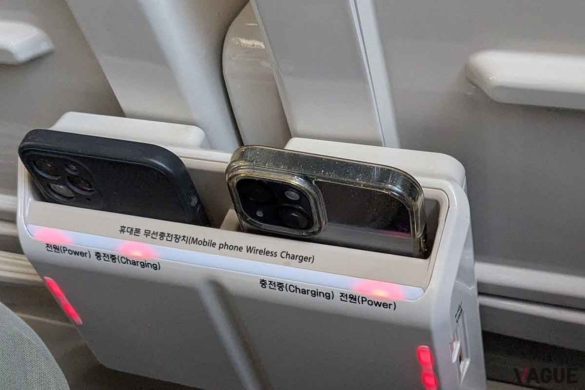 韓国の新型高速鉄道「KTX青龍」普通車座席のスマホ・ワイヤレス充電器