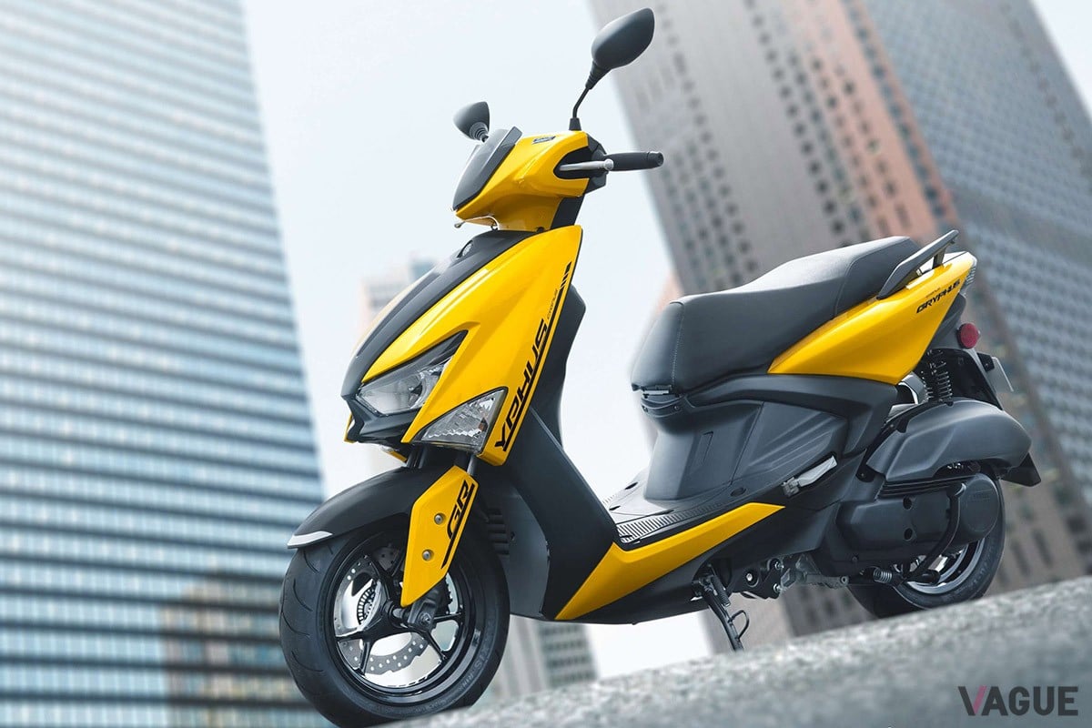 スポーティな新色“イエロー”が鮮やか！ ヤマハの“原付二種”スクーター