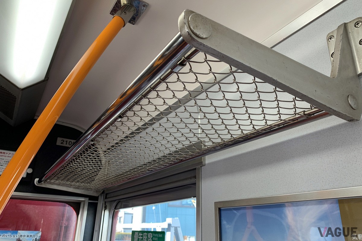 荷物を網棚に載せることで迷惑にはならないが「忘れ物」に注意！