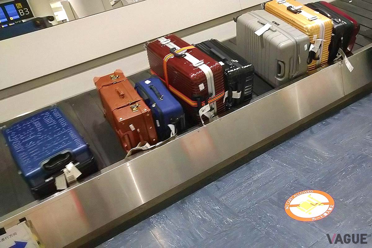 手荷物受取所（ターンテーブル）で自分の荷物を受取る際に盗難には気をつけよう