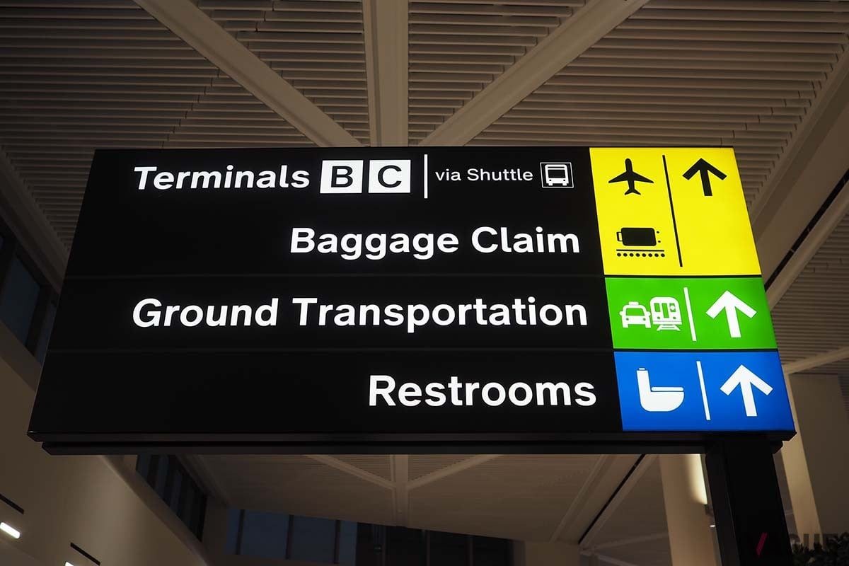 手荷物受取所（ターンテーブル）で自分の荷物を受取る際に盗難には気をつけよう