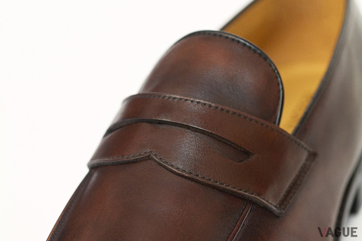 「Vallebona Loafer（ヴァッレポーナ・ローファー）」はシガーとブラックの2色でラインナップ（写真はシガー）