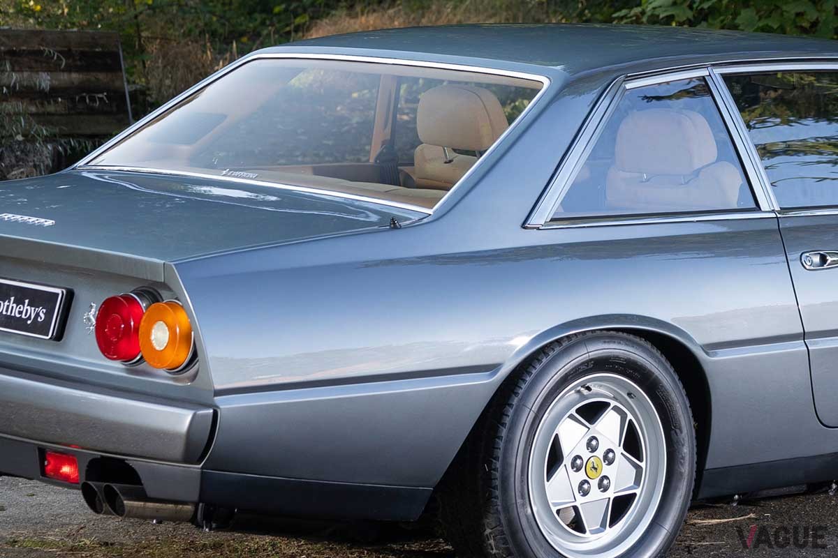 12万750ユーロ（日本円で約1946万円）で落札された1985年式フェラーリ「412」Simon Clay(c)2024 Courtesy of RM Sotheby's