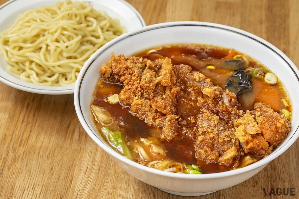 ロース大王つけ麺1,450円。豚肩ロースの唐揚げがインパクト大!