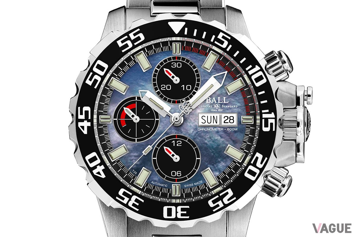 ケースはグレード5のチタン製。こちらはブラックのベゼル（DC3226A-S8CJ-BE）