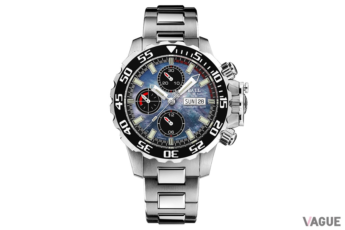 ケースはグレード5のチタン製。こちらはブラックのベゼル（DC3226A-S8CJ-BE）