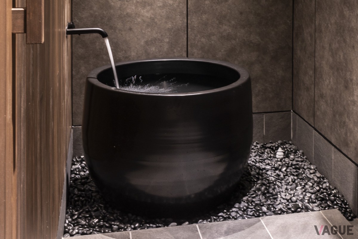 三日月の部屋（水風呂）