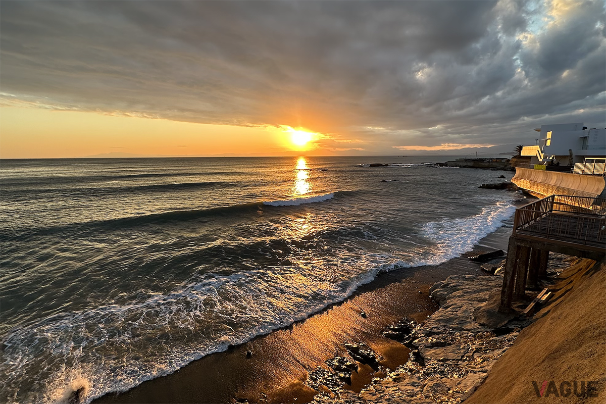 海越しに見える美しい夕日