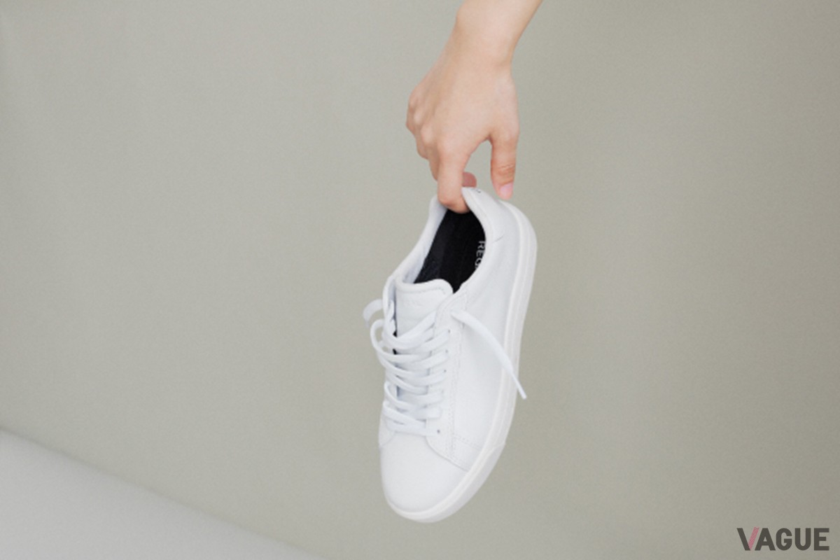 GORE-TEX SURROUND Sneakers：2万5300円