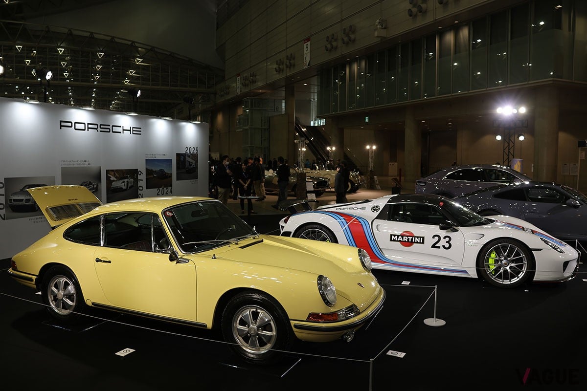 1967年式のポルシェ「911S」とスーパースポーツカーの「918スパイダー」