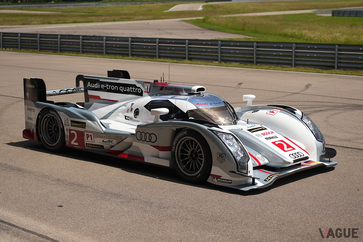 2012年にハイブリッドレーシングカーとして登場した「R18 e-tronクワトロ」