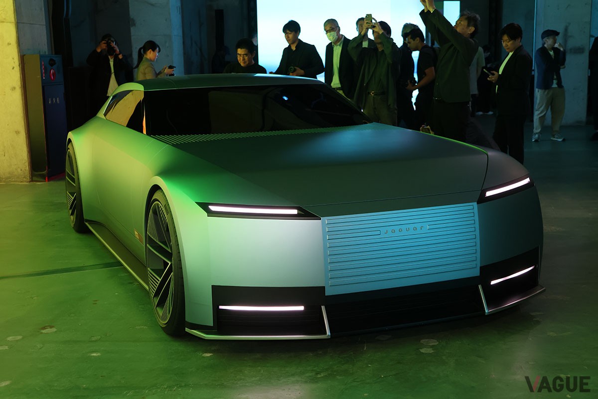アジア初公開となった新生ジャガーのデザインビジョン・コンセプトカー「タイプ00」