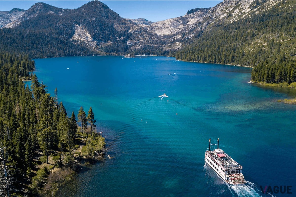 ツアーはタホ湖周辺の絶景ルートをドライブ。一流ホテルへの宿泊や地元の食材を活かした食事などがセットされている（C）Porsche Cars North America