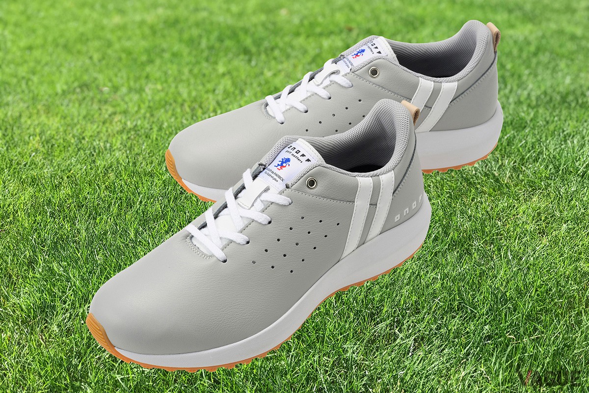 パトリックのゴルフラインであるLe Golf de PATRICKと人気ゴルフブランドのオノフがコラボした日本製ゴルフシューズ「PS0525」