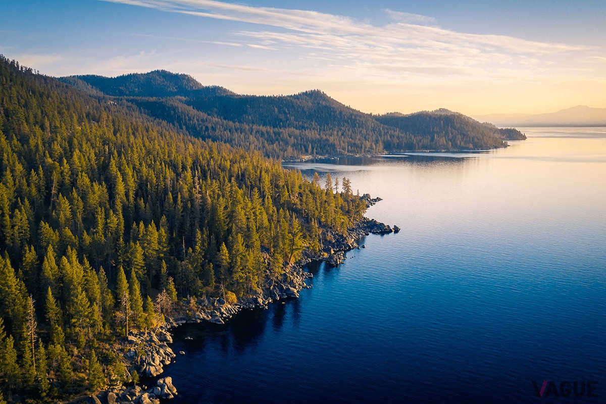 ツアーはタホ湖周辺の絶景ルートをドライブ。一流ホテルへの宿泊や地元の食材を活かした食事などがセットされている（C）Porsche Cars North America