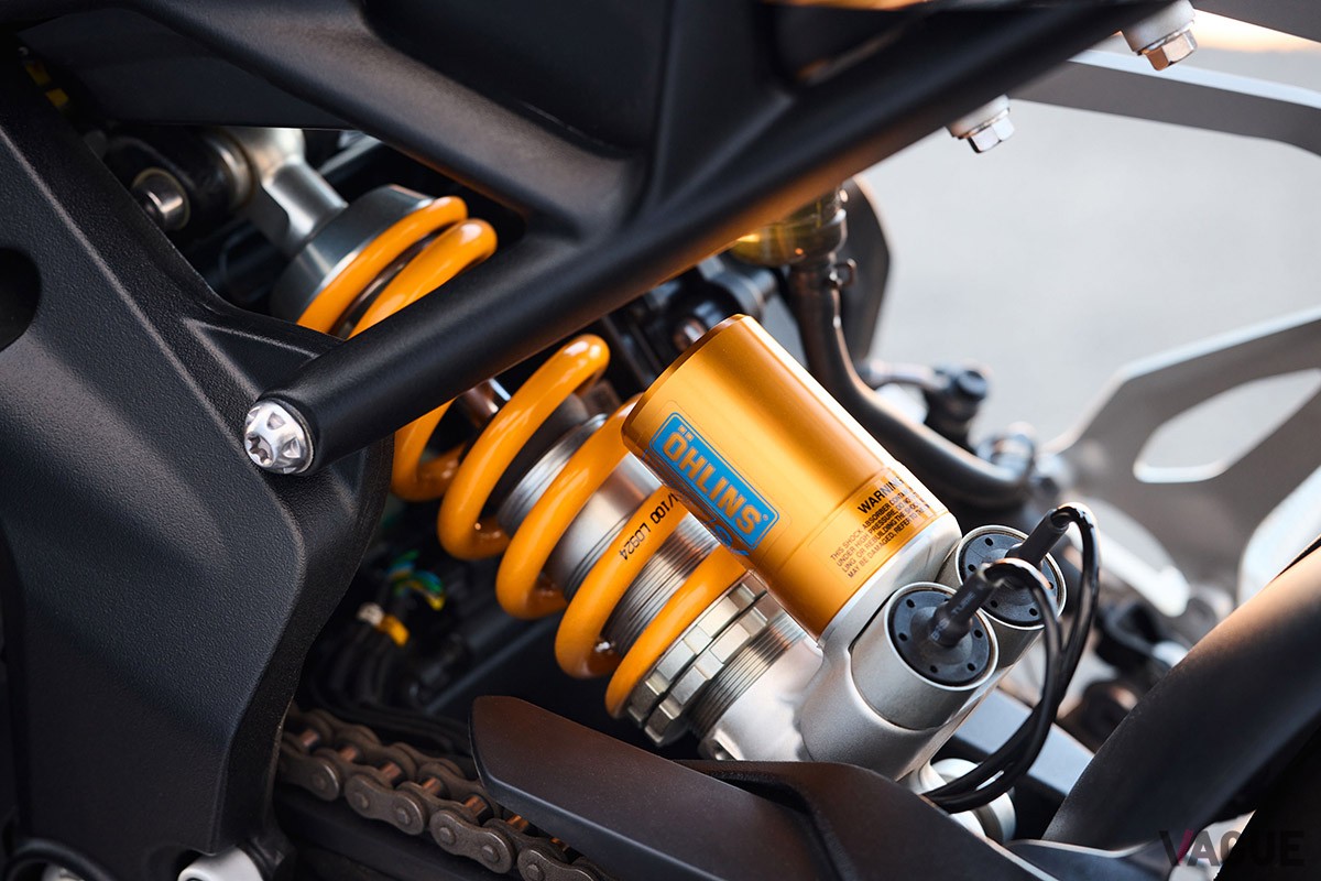 トライアンフ「スピードトリプル1200RX」
